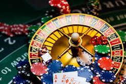 Bàn casino trực tuyến với dealer chuyên nghiệp